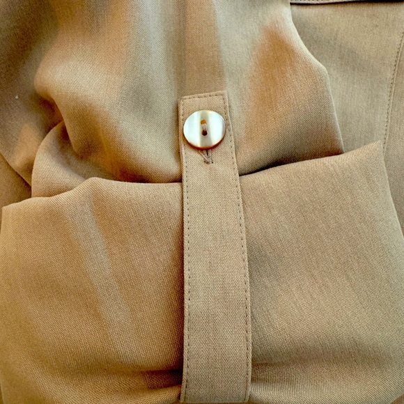 Silk shirt with button pockets and roll tab sleeves NWT - Picture 6 of 6